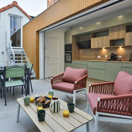 Luxueuse Au Pied De La