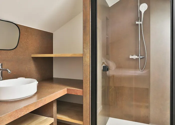 Luxueuse Au Pied De La *