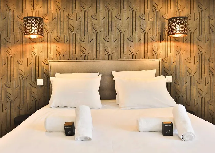 Luxueuse Au Pied De La *