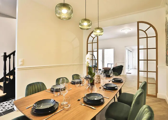 Luxueuse Au Pied De La *