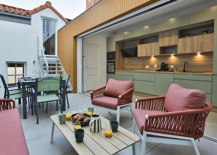 Luxueuse Au Pied De La