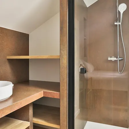 Luxueuse Au Pied De La *