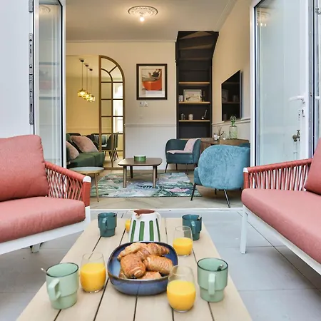 Luxueuse Au Pied De La *