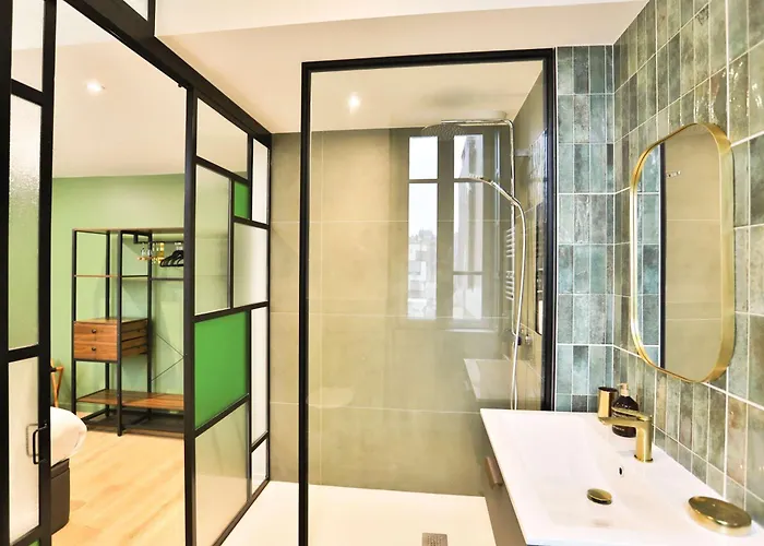 Luxueuse Au Pied De La *