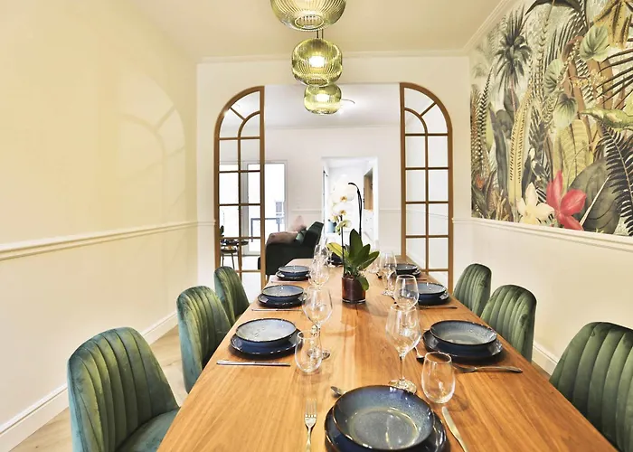 Luxueuse Au Pied De La