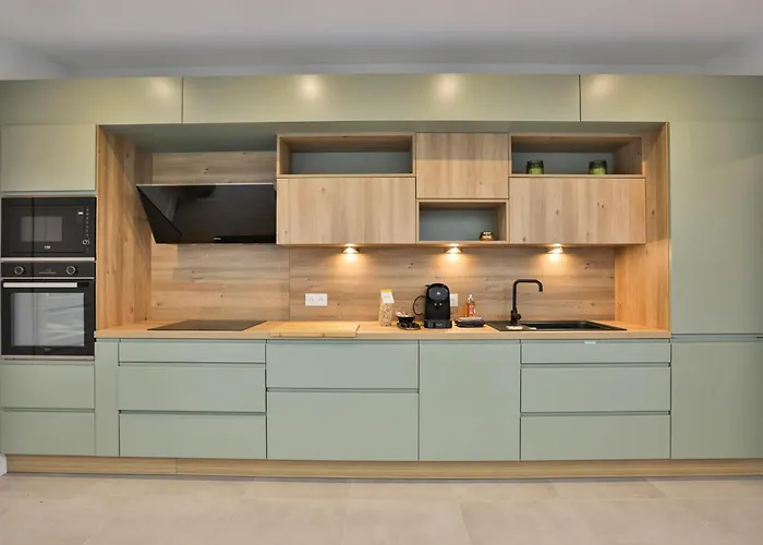 Luxueuse Au Pied De La *