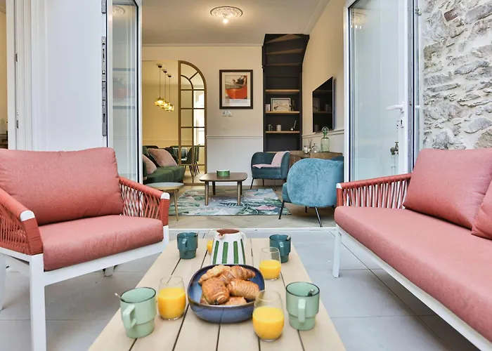 Luxueuse Au Pied De La *